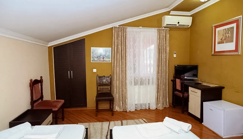 هتل ایساکا تفلیس